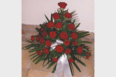 Blumengesteck aus roten Rosen